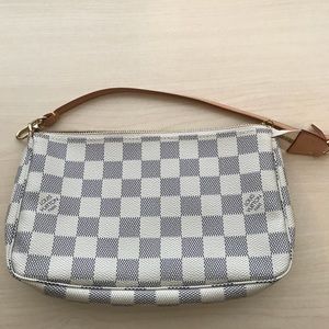 Authentic Louis Vuitton Pochette